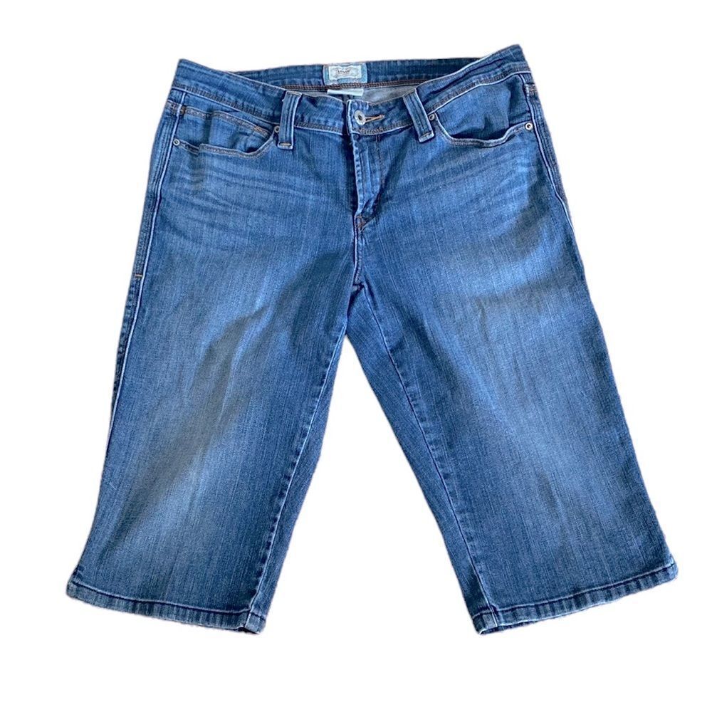 Levi 525 Jean Capris Size 8
